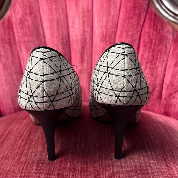 Coach and Four Cream and Black Fabric Peep Toe Heels - Women's Size 7 - Picture 3 of 7